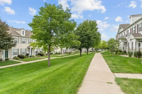 713 Cobblestone Way Shakopee MN 55379