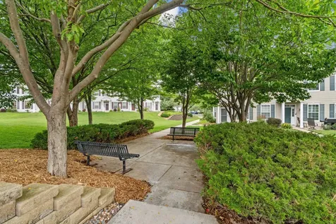 713 Cobblestone Way Shakopee MN 55379