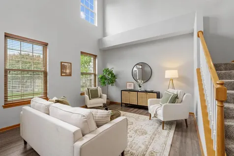 713 Cobblestone Way Shakopee MN 55379