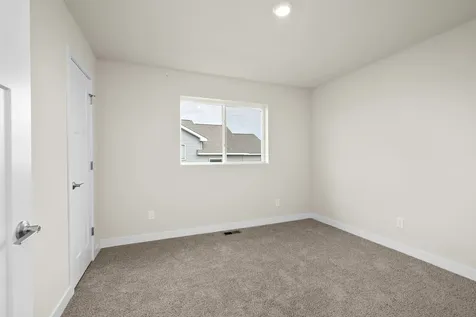 604 Redwood Loop N Cambridge MN 55008