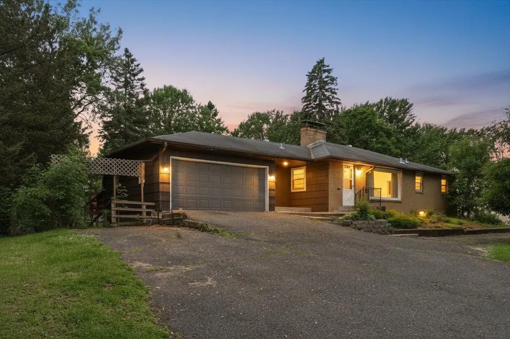 6193 49th Street N Oakdale MN 55128