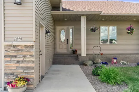 1920 Wolf Berry Place NE Owatonna MN 55060