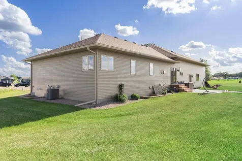 1920 Wolf Berry Place NE Owatonna MN 55060