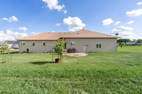 1920 Wolf Berry Place NE Owatonna MN 55060