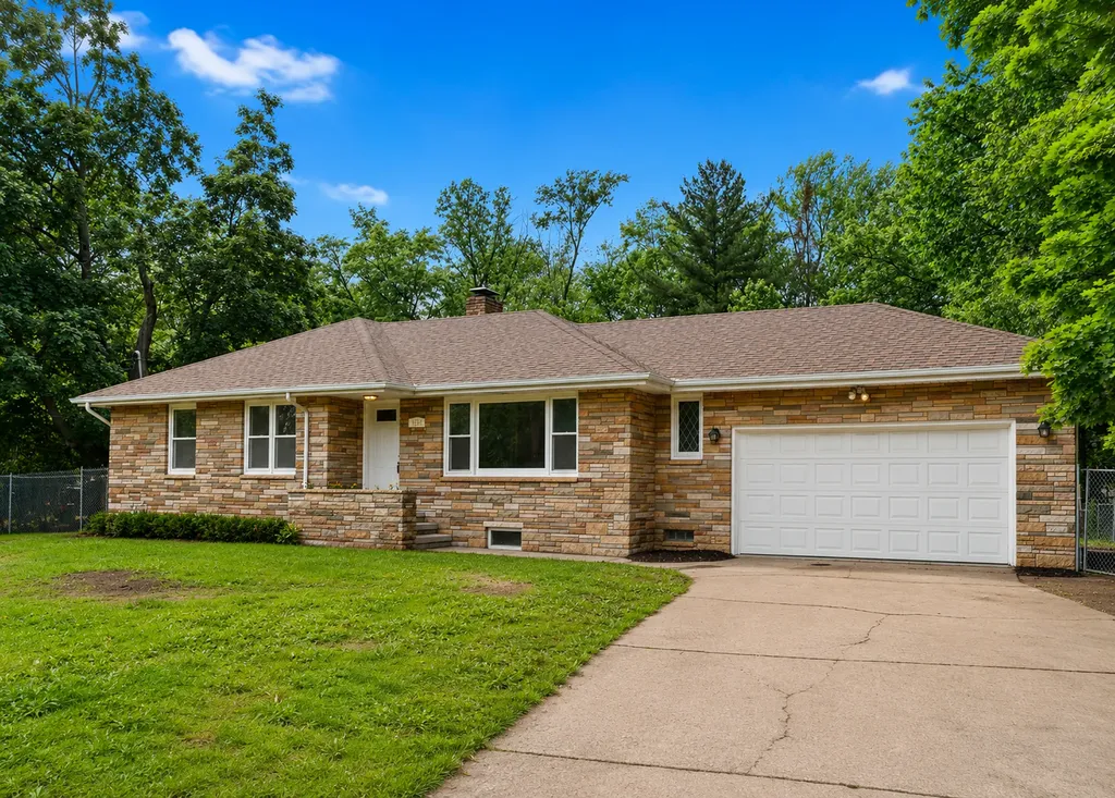 1985 Prosperity Road Maplewood MN 55109