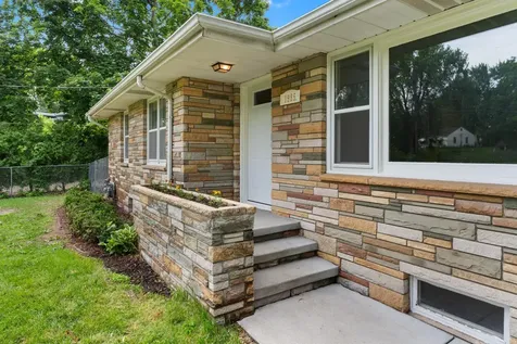 1985 Prosperity Road Maplewood MN 55109