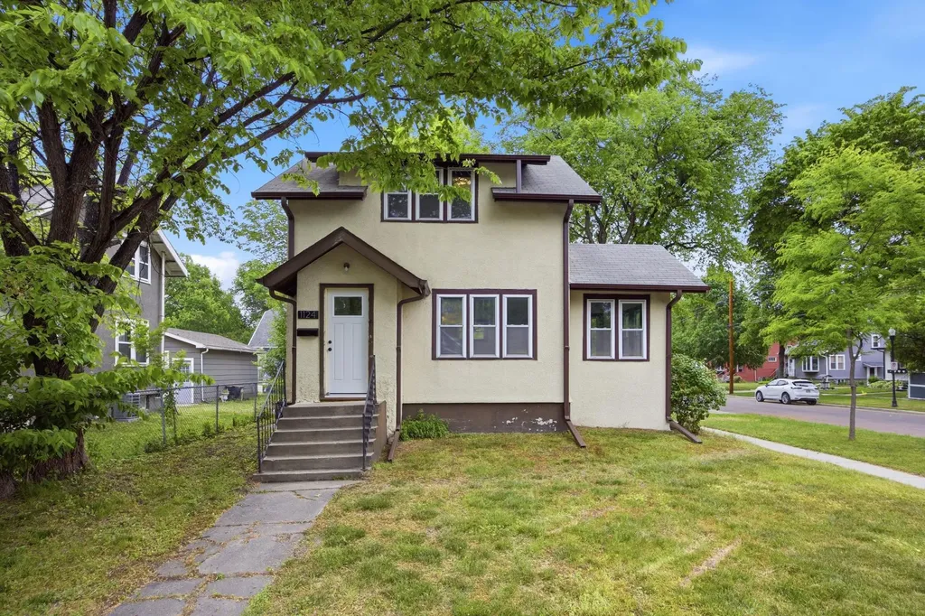 1124 University Drive S Fargo ND 58103