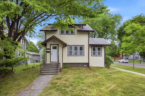 1124 University Drive S Fargo ND 58103