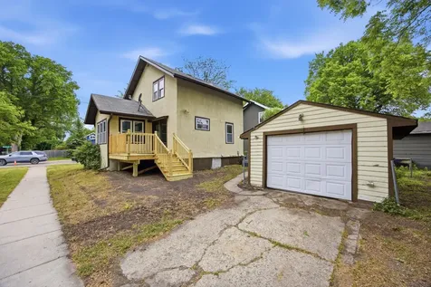1124 University Drive S Fargo ND 58103