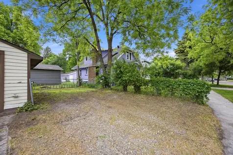 1124 University Drive S Fargo ND 58103