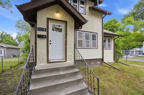 1124 University Drive S Fargo ND 58103