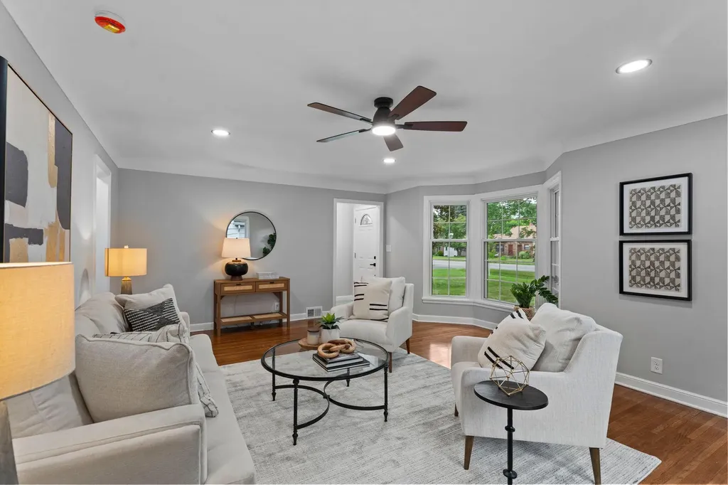 741 Roselawn Avenue E Maplewood MN 55117