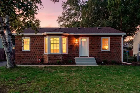 741 Roselawn Avenue E Maplewood MN 55117