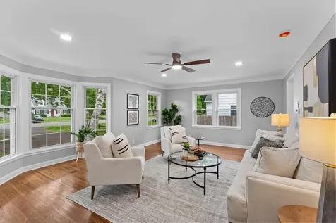 741 Roselawn Avenue E Maplewood MN 55117