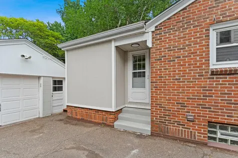 741 Roselawn Avenue E Maplewood MN 55117