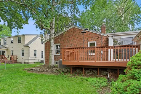 741 Roselawn Avenue E Maplewood MN 55117