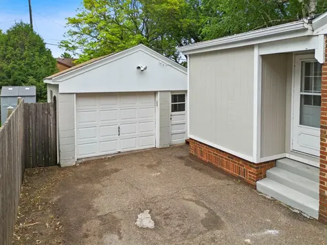 741 Roselawn Avenue E Maplewood MN 55117