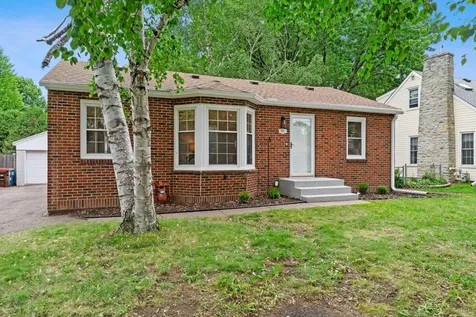 741 Roselawn Avenue E Maplewood MN 55117