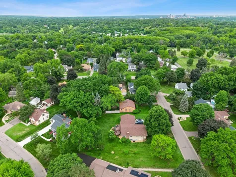 741 Roselawn Avenue E Maplewood MN 55117