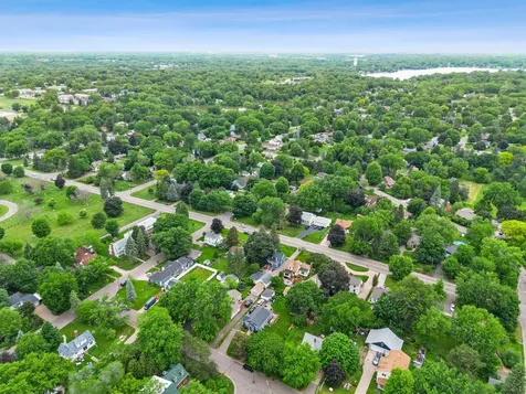 741 Roselawn Avenue E Maplewood MN 55117
