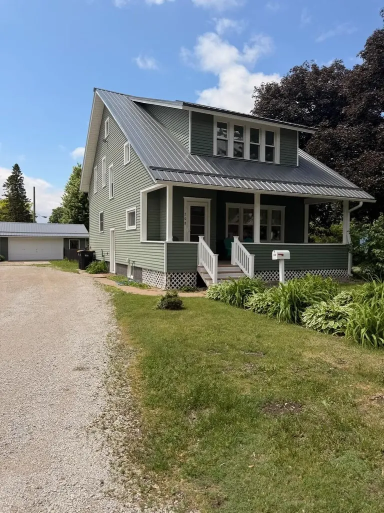 208 W Grant Street Spring Valley MN 55975