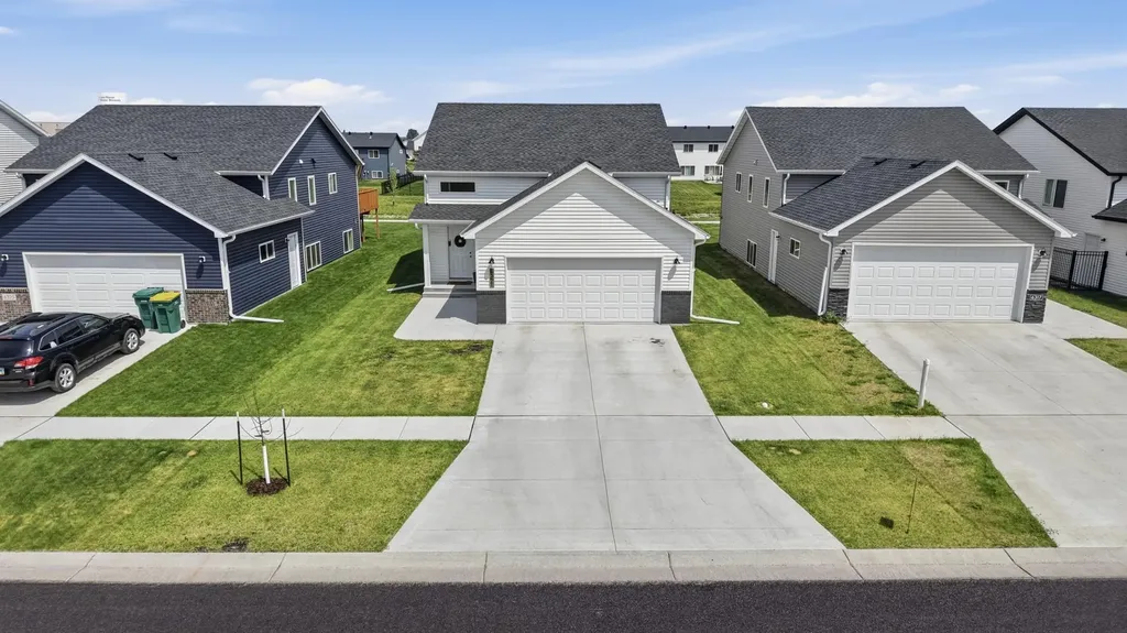6321 Saint Ann Avenue Horace ND 58047