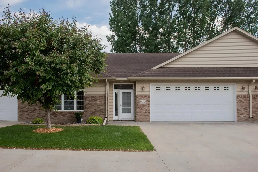 1307 2nd Street S Moorhead MN 56560