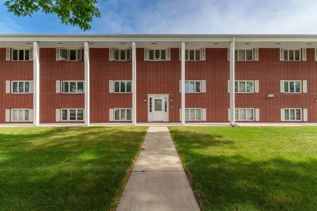813 6th Avenue N Fargo ND 58102