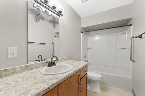 813 6th Avenue N Fargo ND 58102