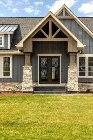 5720 57th Place N Lake Elmo MN 55042