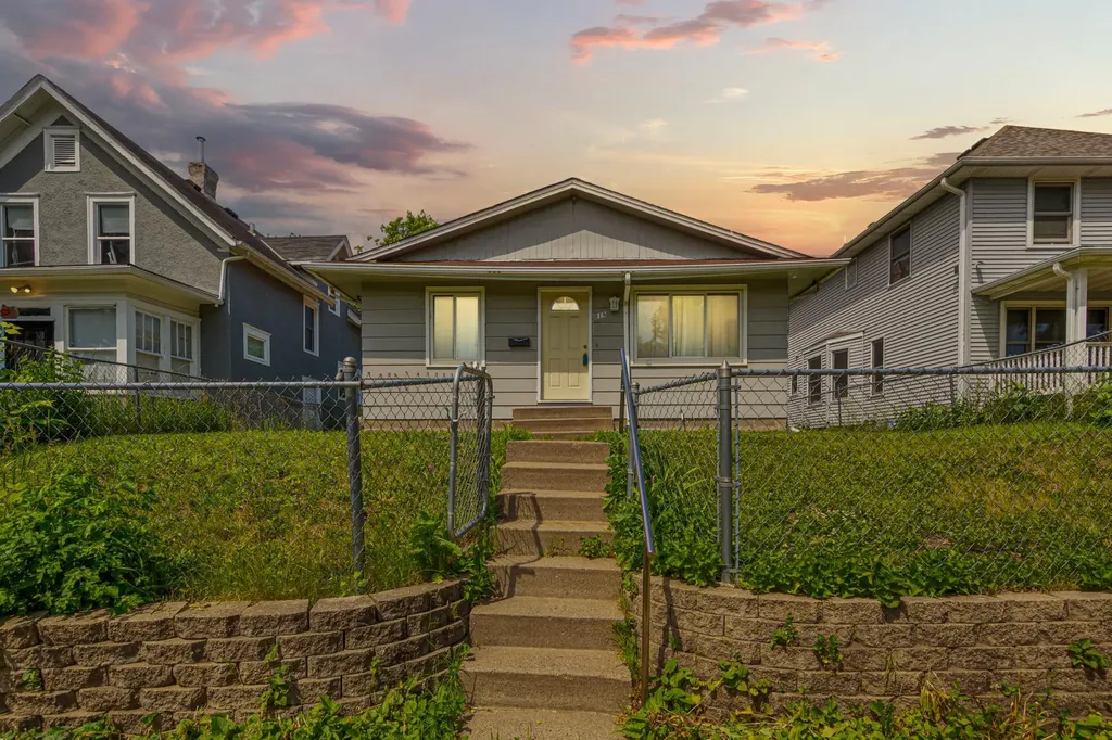 819 Morgan Avenue N Minneapolis MN 55411