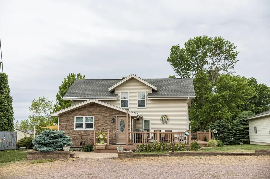 654 91st Street Beaver Creek MN 56116