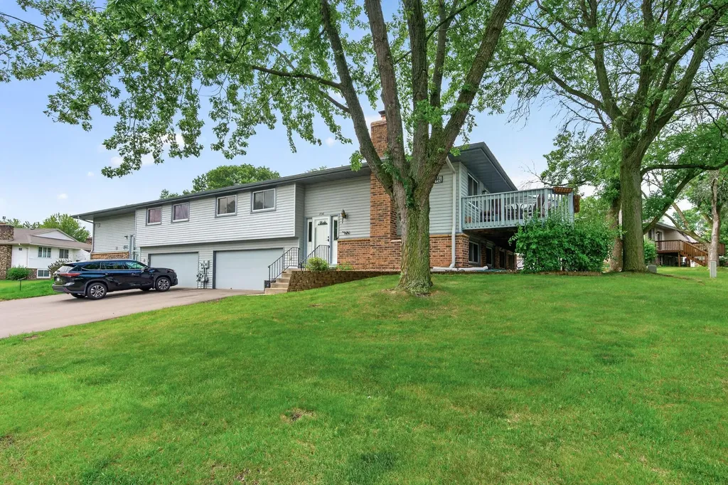 1738 Woodgate Lane Eagan MN 55122