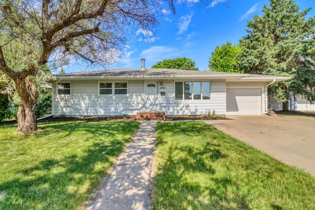 2313 9th Street S Fargo ND 58103