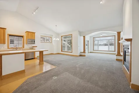 519 Holly Lane N Oakdale MN 55128