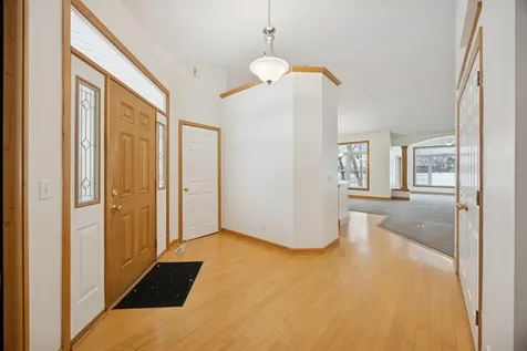 519 Holly Lane N Oakdale MN 55128
