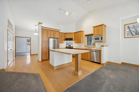 519 Holly Lane N Oakdale MN 55128