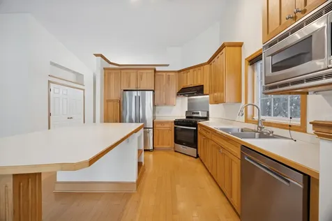 519 Holly Lane N Oakdale MN 55128