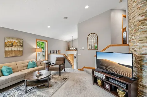 1026 Saint Johns Bay Woodbury MN 55129
