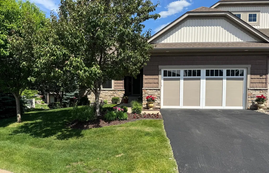 10788 Lyndale Bluffs Trail Bloomington MN 55420