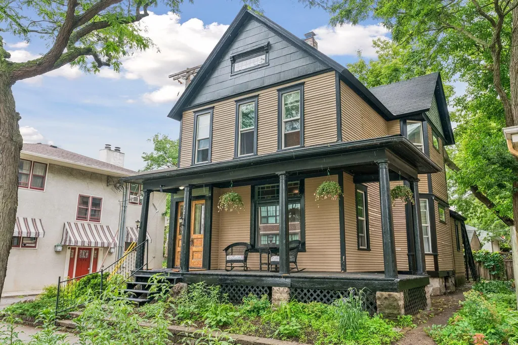 72 Saint Albans Street N Saint Paul MN 55104