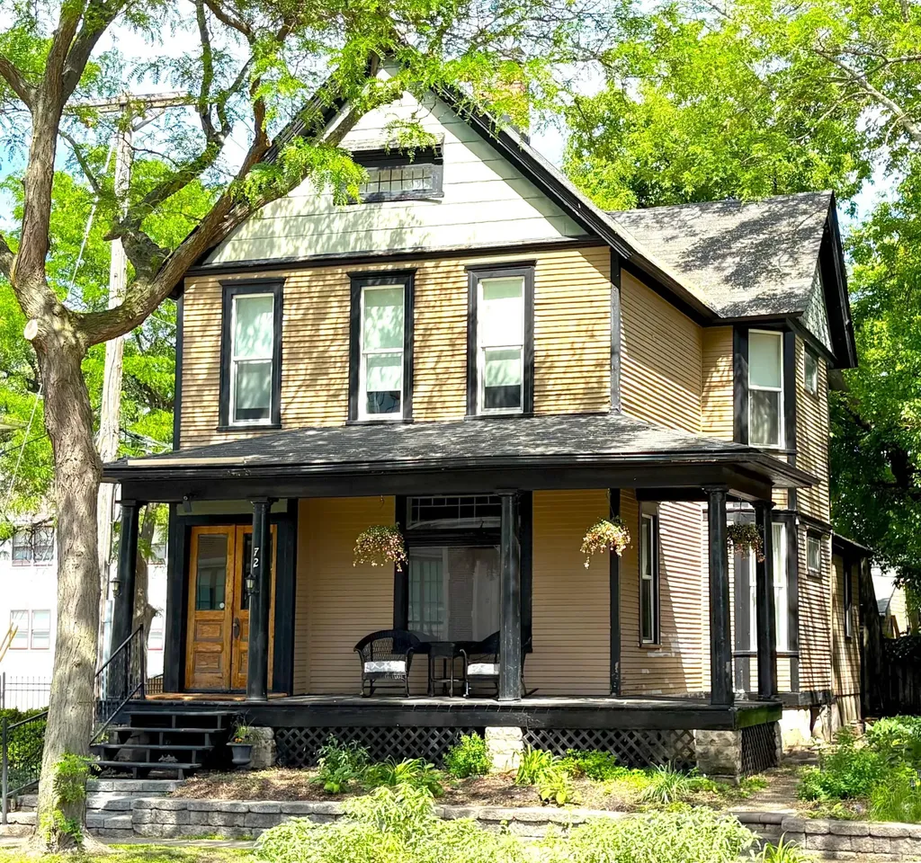 72 Saint Albans Street N Saint Paul MN 55104