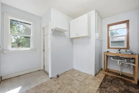 2002 2nd Avenue S Fargo ND 58103