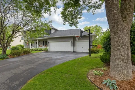 1119 Bluff Pass S Chaska MN 55318