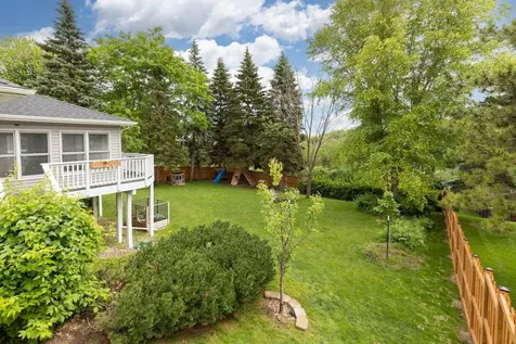 1119 Bluff Pass S Chaska MN 55318