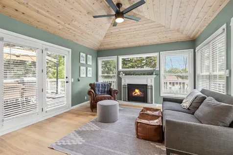 1119 Bluff Pass S Chaska MN 55318