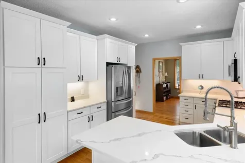 10548 Spyglass Drive Eden Prairie MN 55347