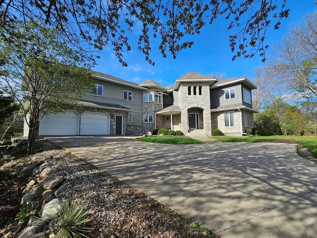 1209 Lewis SW Hutchinson MN 55350