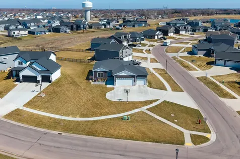 2089 67th Avenue S Fargo ND 58104