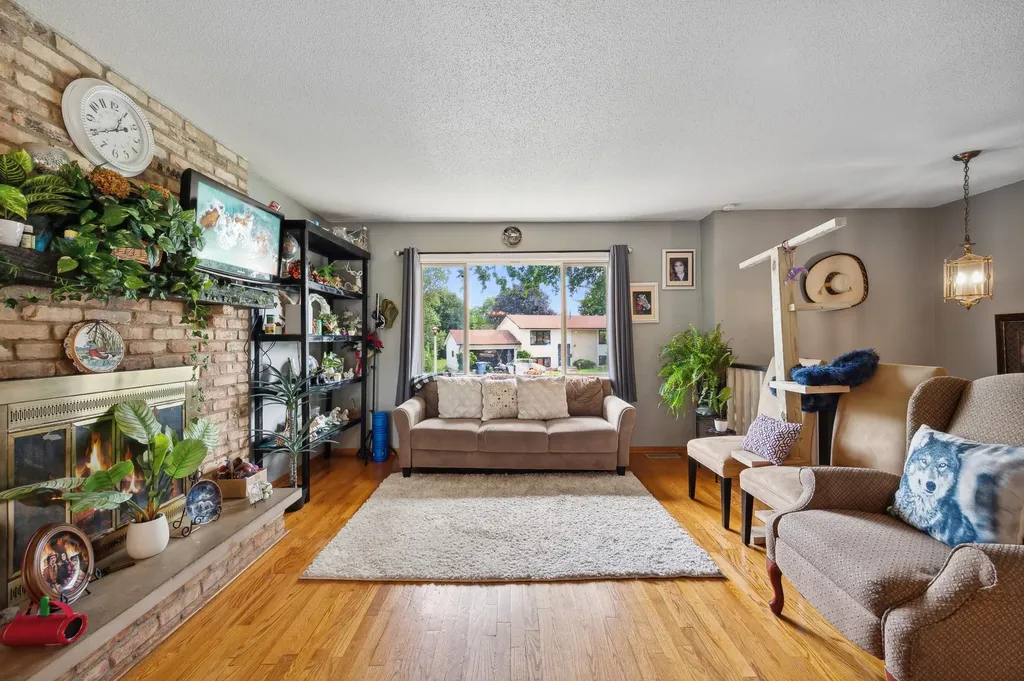 1613 Lyn Curve Avenue N Minneapolis MN 55411